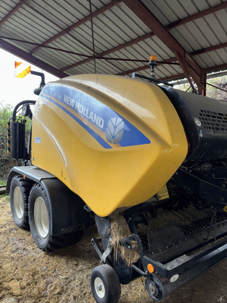 Press-/Wickelkombination typu New Holland ROLLBALER125COMBI, Gebrauchtmaschine v VERT TOULON (Obrázek 1)