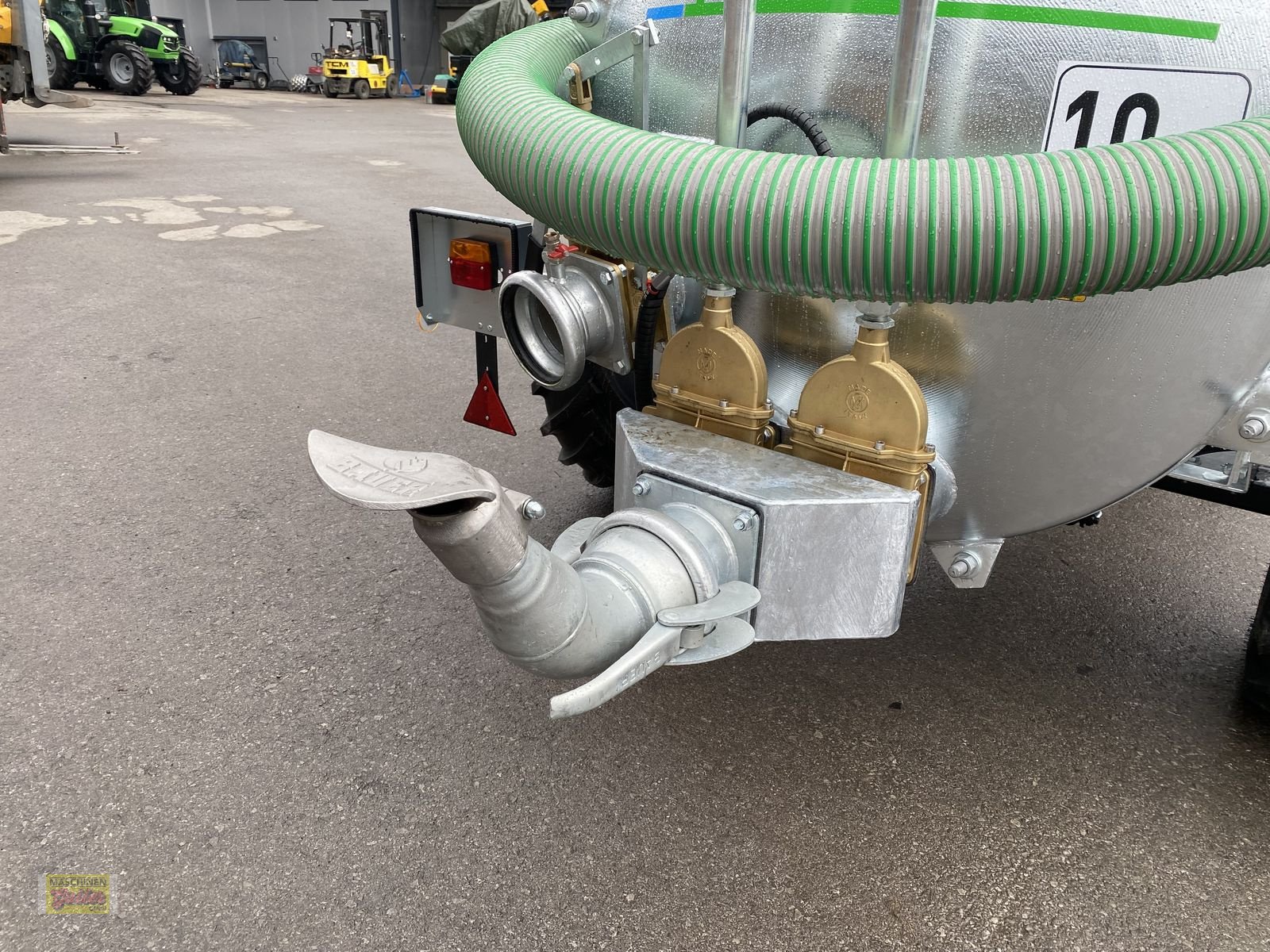 Pumpfass des Typs Bauer Kombifass K 31 Einachs mit Werfer, Neumaschine in Kötschach (Bild 25)