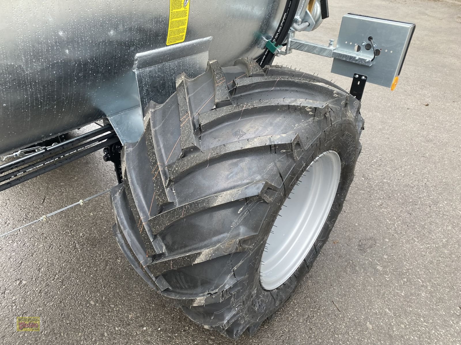 Pumpfass des Typs Bauer Kombifass K 31 Einachs mit Werfer, Neumaschine in Kötschach (Bild 18)