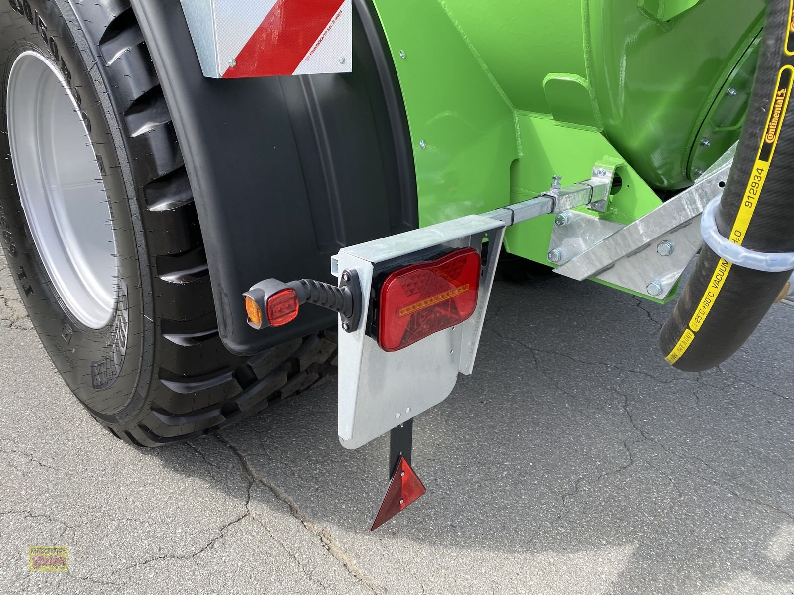 Pumpfass of the type Bauer PTW 9E Edelweiss Pumpfass mit Schleppfix SFA 9, Neumaschine in Kötschach (Picture 13)