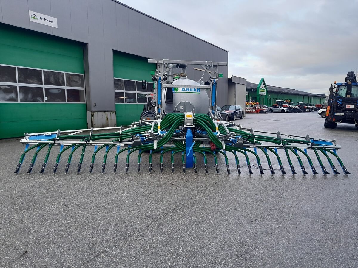 Pumpfass des Typs Bauer Vakuumfass V 63 mit Bomech Schleppschuhverteiler, Neumaschine in Bergheim (Bild 2)