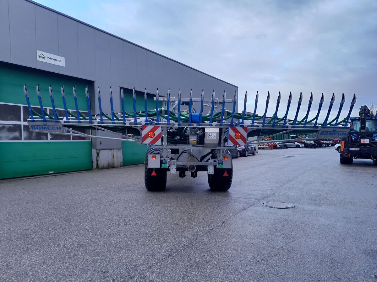 Pumpfass des Typs Bauer Vakuumfass V 63 mit Bomech Schleppschuhverteiler, Neumaschine in Bergheim (Bild 5)