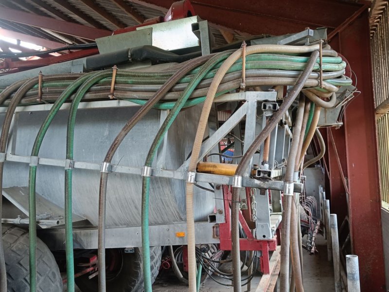 Pumpfass Türe ait Bs Vogenen 16 tons - galvaniseret Med 12/16 meter bom, pumpekran & flowmeter, Gebrauchtmaschine içinde Egtved (resim 1)