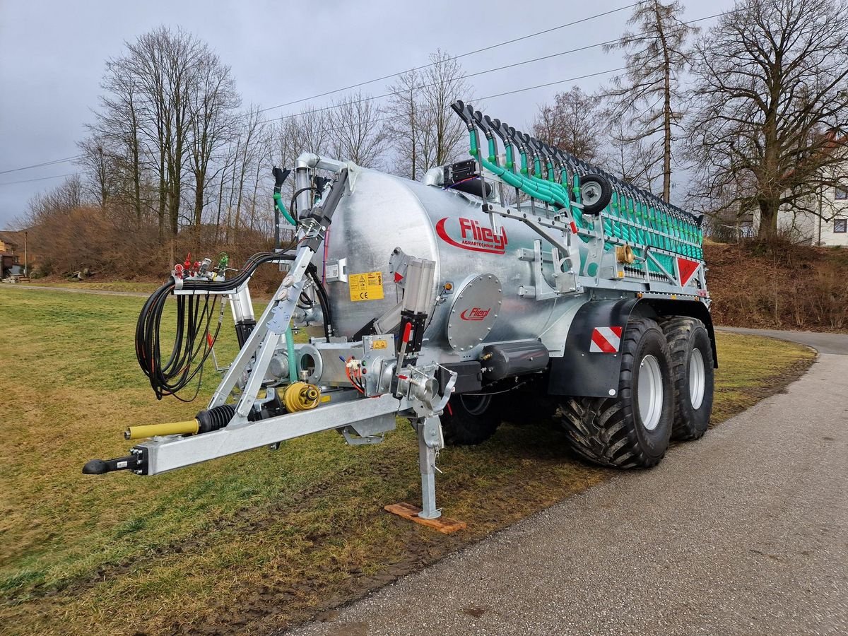 Pumpfass del tipo Fliegl PFW 12000 DUO Line Plus + SKATE 150 2.0, Neumaschine In Grünbach (Immagine 1)