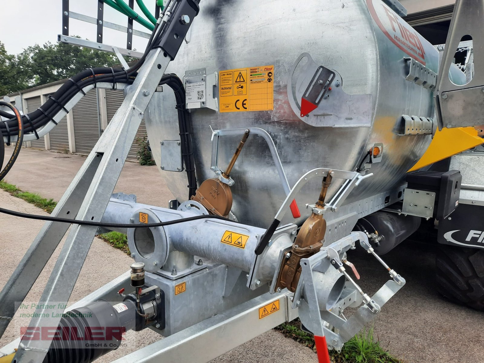 Pumpfass typu Fliegl PFW 12000 Maxx Line Tandem + Skate 150 12m³ / 15 m, Neumaschine v Ansbach (Obrázek 13)