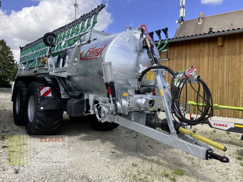 Pumpfass des Typs Fliegl PFW 12000 + SKATE 150, Neumaschine in Freystadt (Bild 1)