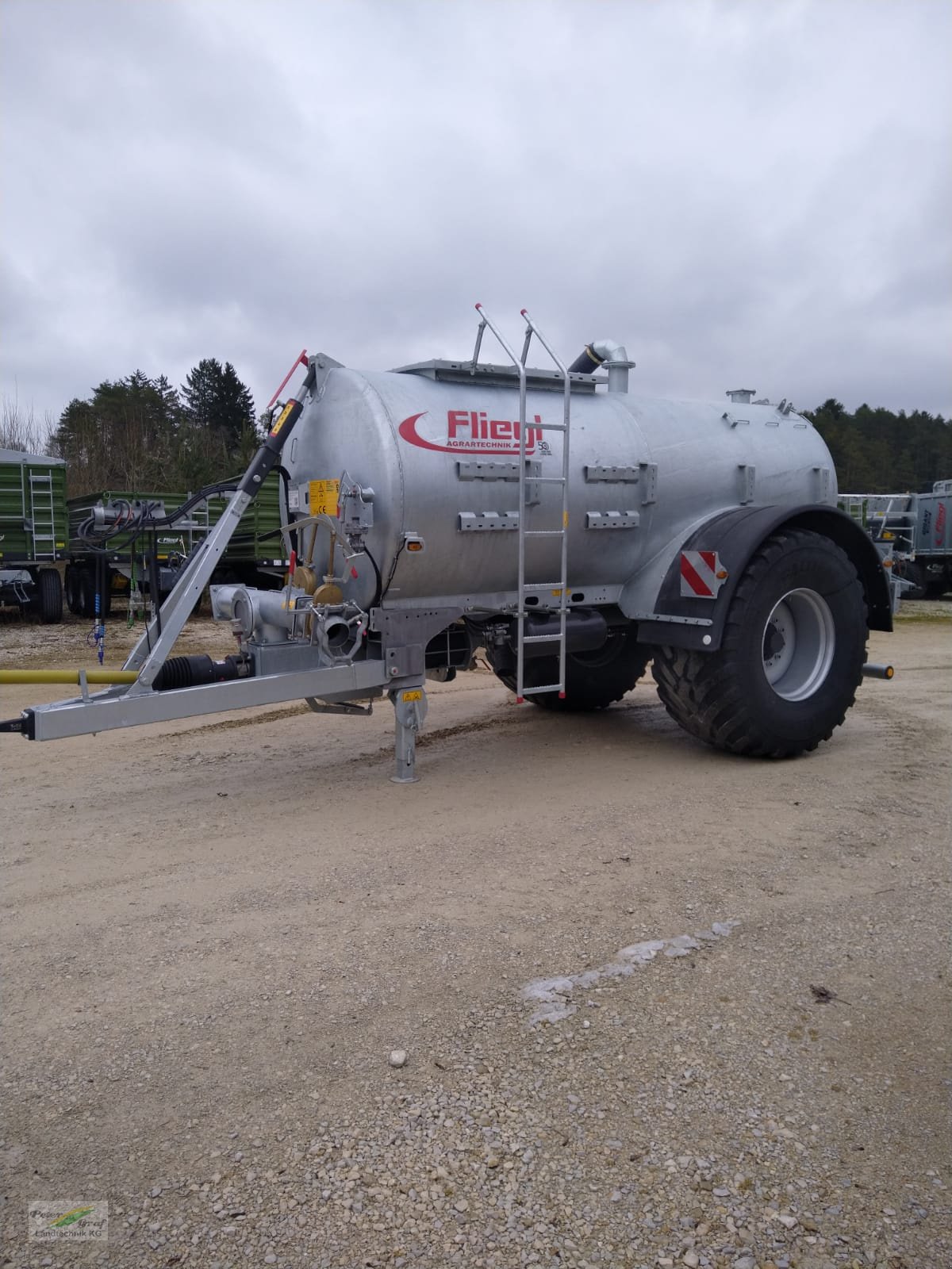 Pumpfass typu Fliegl PFW 8600 MAXX-Line Einachs, Neumaschine w Pegnitz-Bronn (Zdjęcie 1)