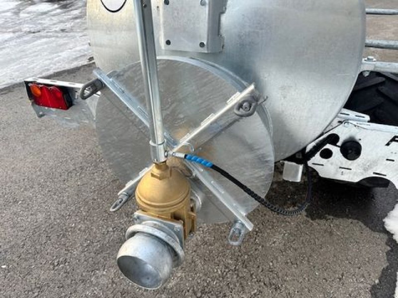 Pumpfass des Typs Fliegl Vakuumfass 3000l Jumbo Line Güllefass, Neumaschine in Tamsweg (Bild 15)