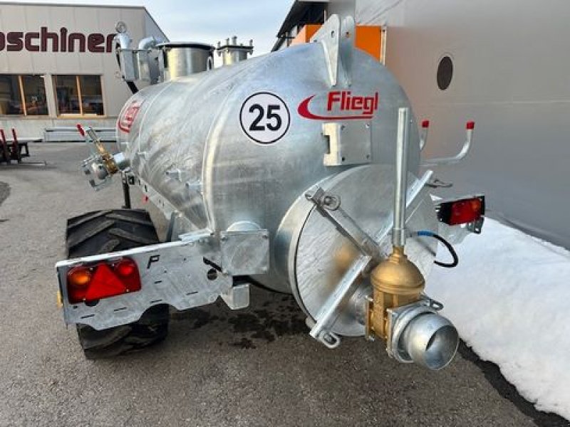 Pumpfass des Typs Fliegl Vakuumfass 3000l Jumbo Line Güllefass, Neumaschine in Tamsweg (Bild 13)