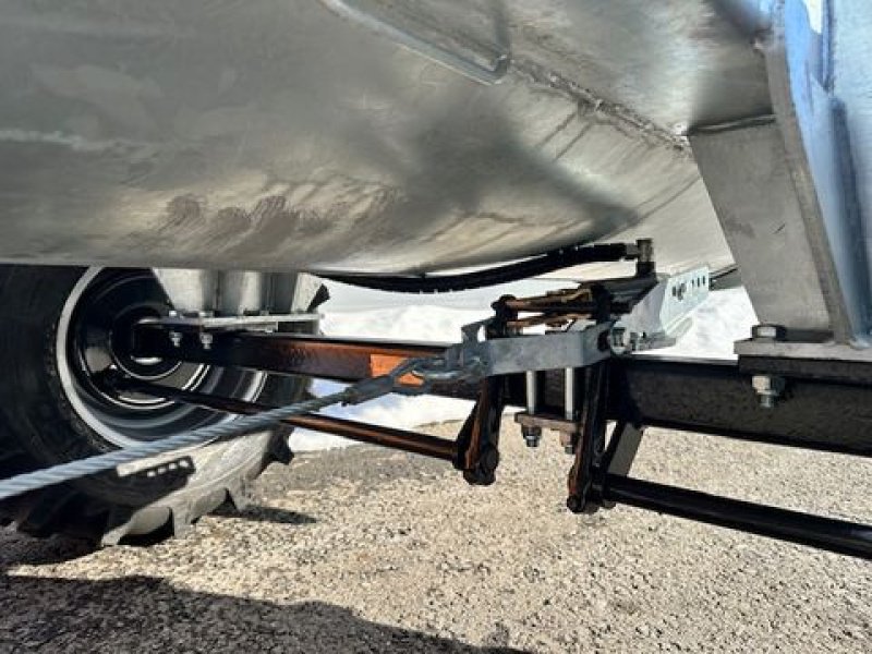 Pumpfass des Typs Fliegl Vakuumfass 4000l Jumbo Line Güllefass, Neumaschine in Tamsweg (Bild 12)