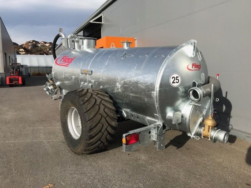 Pumpfass des Typs Fliegl Vakuumfass 6200l Jumbo Line Güllefass, Neumaschine in Tamsweg (Bild 3)