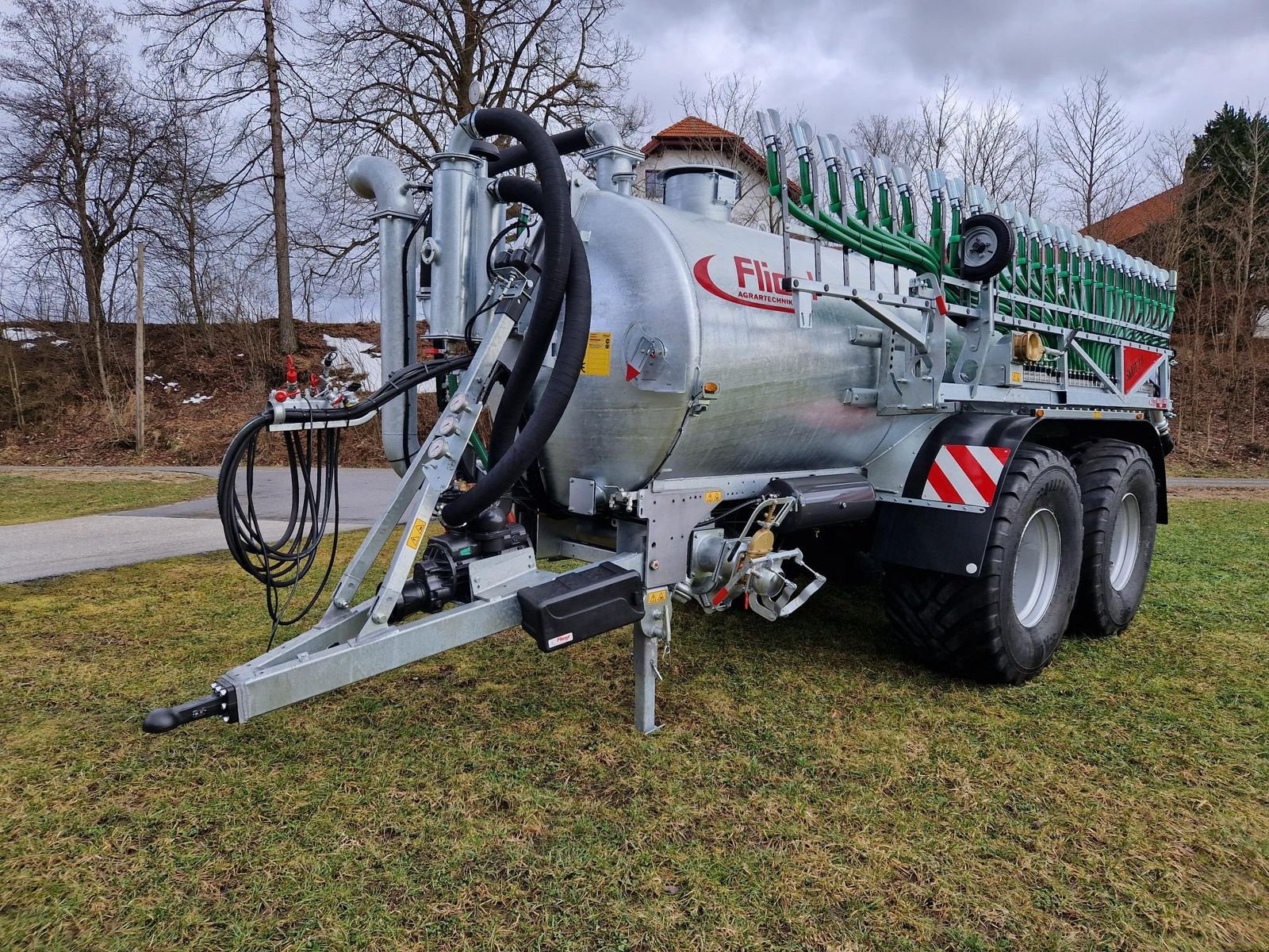 Pumpfass del tipo Fliegl VFW 12000 MAXX Line Plus + SKATE 2.0 150, Neumaschine In Grünbach (Immagine 2)