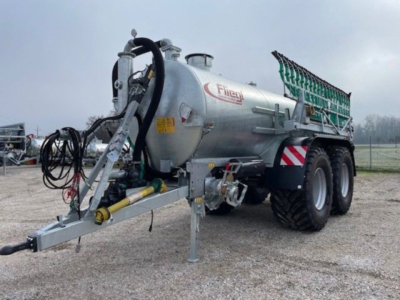 Pumpfass des Typs Fliegl VFW 12000 Maxx Line PLUS Tandem mit Skate 120, Neumaschine in Wallern (Bild 3)