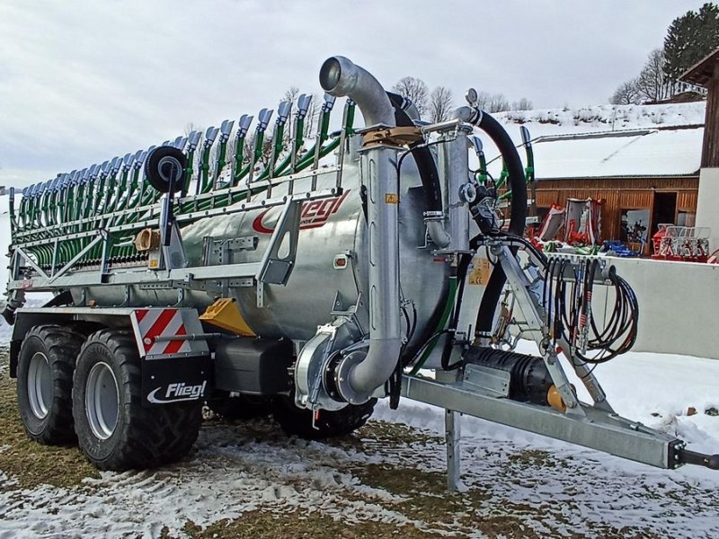 Pumpfass του τύπου Fliegl VFW 12000 mit Saugarm + SKATE 150, Vorführmaschine σε Grünbach (Φωτογραφία 1)