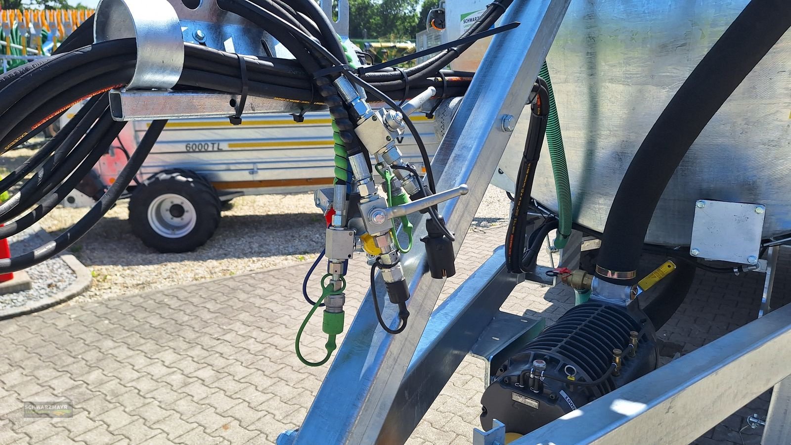 Pumpfass of the type Fliegl VFW 14000 MaxxLine, Neumaschine in Gampern (Picture 10)