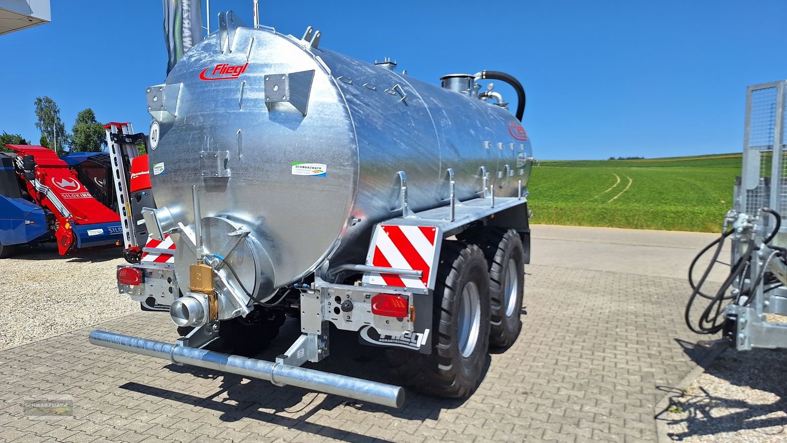 Pumpfass of the type Fliegl VFW 14000 MaxxLine, Neumaschine in Gampern (Picture 3)