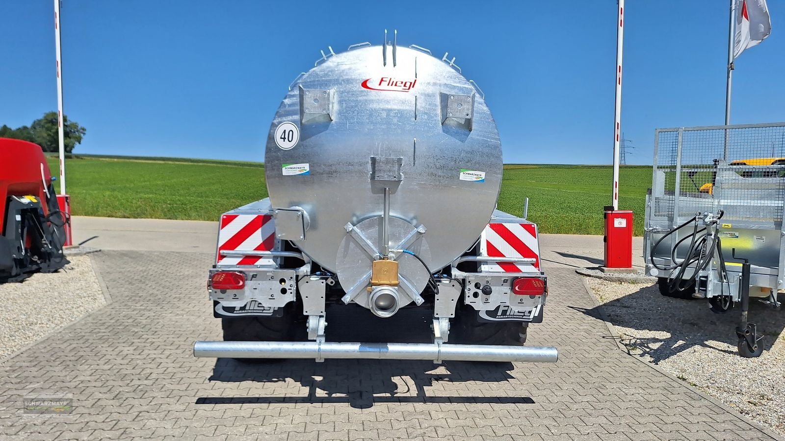 Pumpfass of the type Fliegl VFW 14000 MaxxLine, Neumaschine in Gampern (Picture 4)