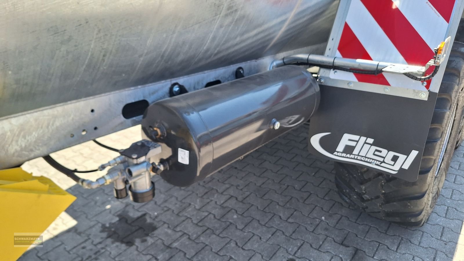 Pumpfass of the type Fliegl VFW 14000 MaxxLine, Neumaschine in Gampern (Picture 14)