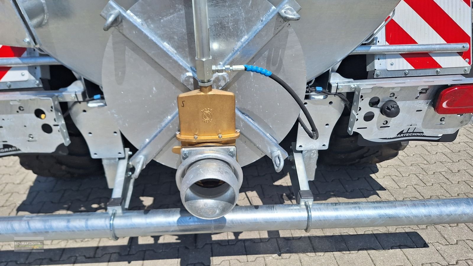 Pumpfass of the type Fliegl VFW 14000 MaxxLine, Neumaschine in Gampern (Picture 16)