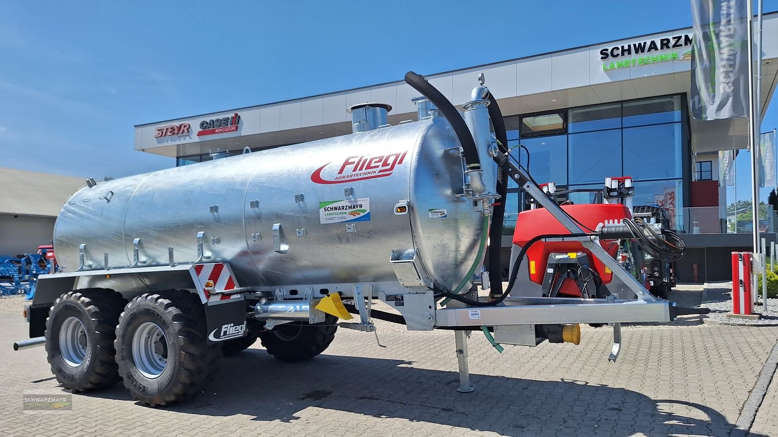 Pumpfass of the type Fliegl VFW 14000 MaxxLine, Neumaschine in Gampern (Picture 1)