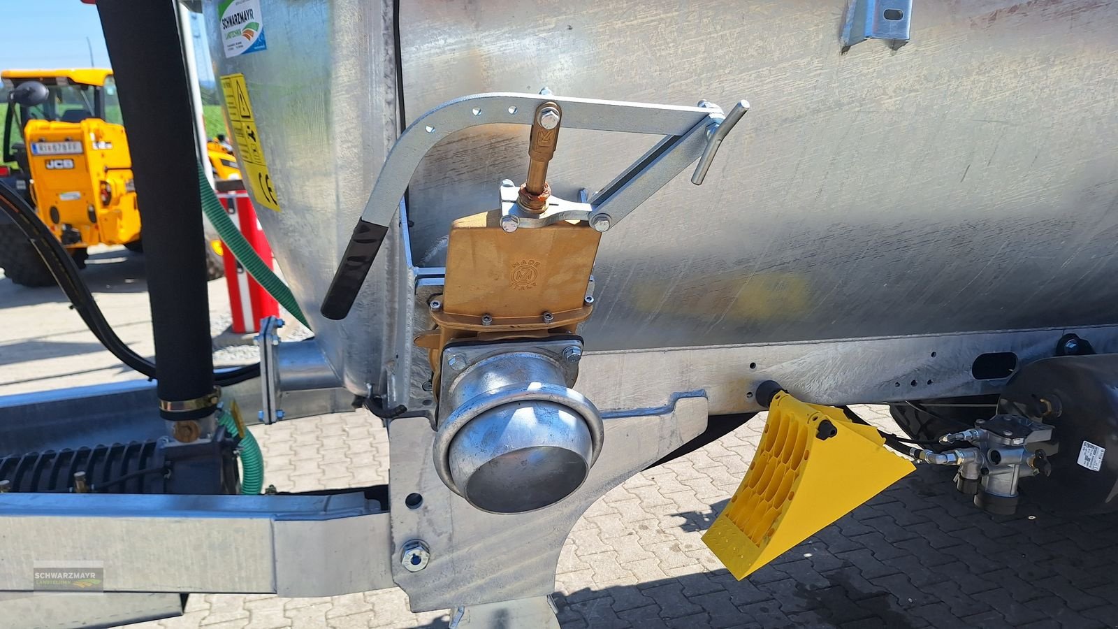 Pumpfass of the type Fliegl VFW 14000 MaxxLine, Neumaschine in Gampern (Picture 13)