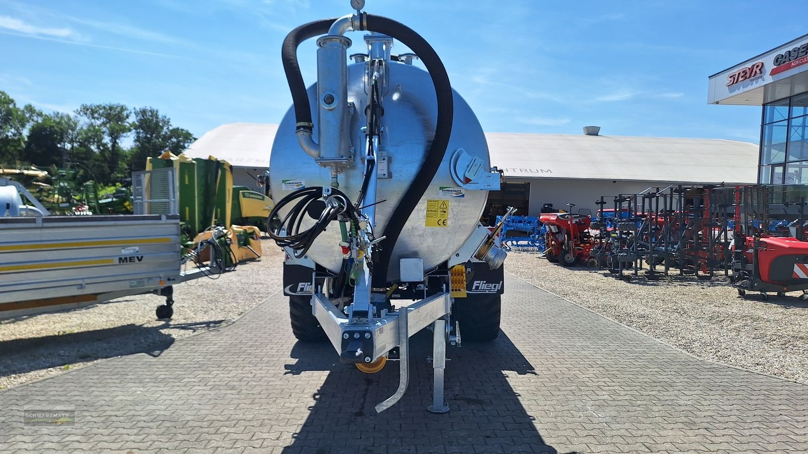 Pumpfass of the type Fliegl VFW 14000 MaxxLine, Neumaschine in Gampern (Picture 9)