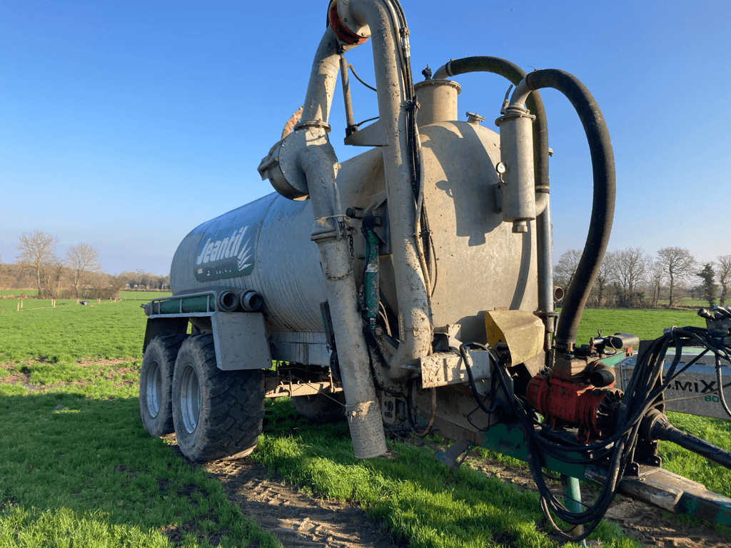 Pumpfass del tipo Jeantil 14000 L, Gebrauchtmaschine en ISIGNY-LE-BUAT (Imagen 2)