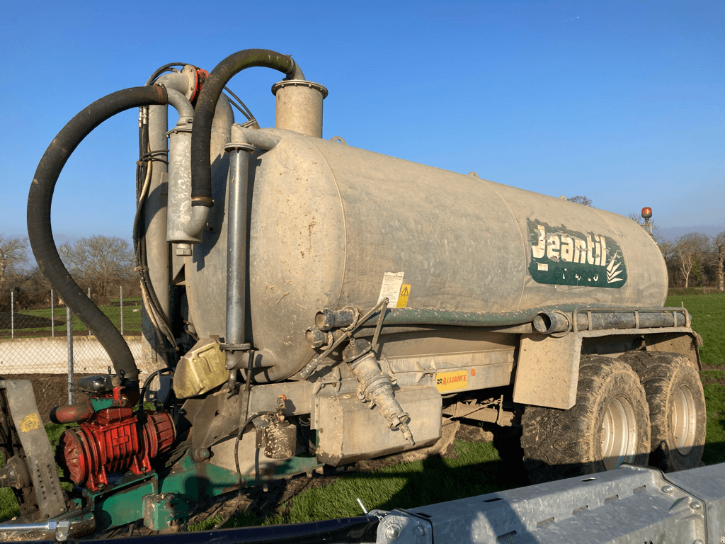 Pumpfass del tipo Jeantil 14000 L, Gebrauchtmaschine en ISIGNY-LE-BUAT (Imagen 4)