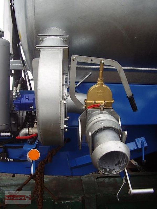 Pumpfass des Typs Meprozet PN 240 Güllefass 24.000 L Tridem 700/50-26,5, Neumaschine in Ostheim/Rhön (Bild 10)