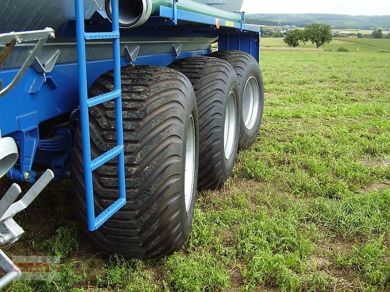 Pumpfass of the type Meprozet PN 240 Güllefass 24.000 L Tridem 700/50-26,5, Neumaschine in Ostheim/Rhön (Picture 11)