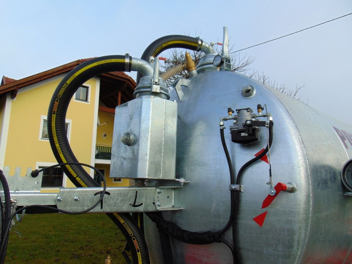 Pumpfass des Typs Pühringer 9000, Neumaschine in Neukirchen am Walde  (Bild 7)