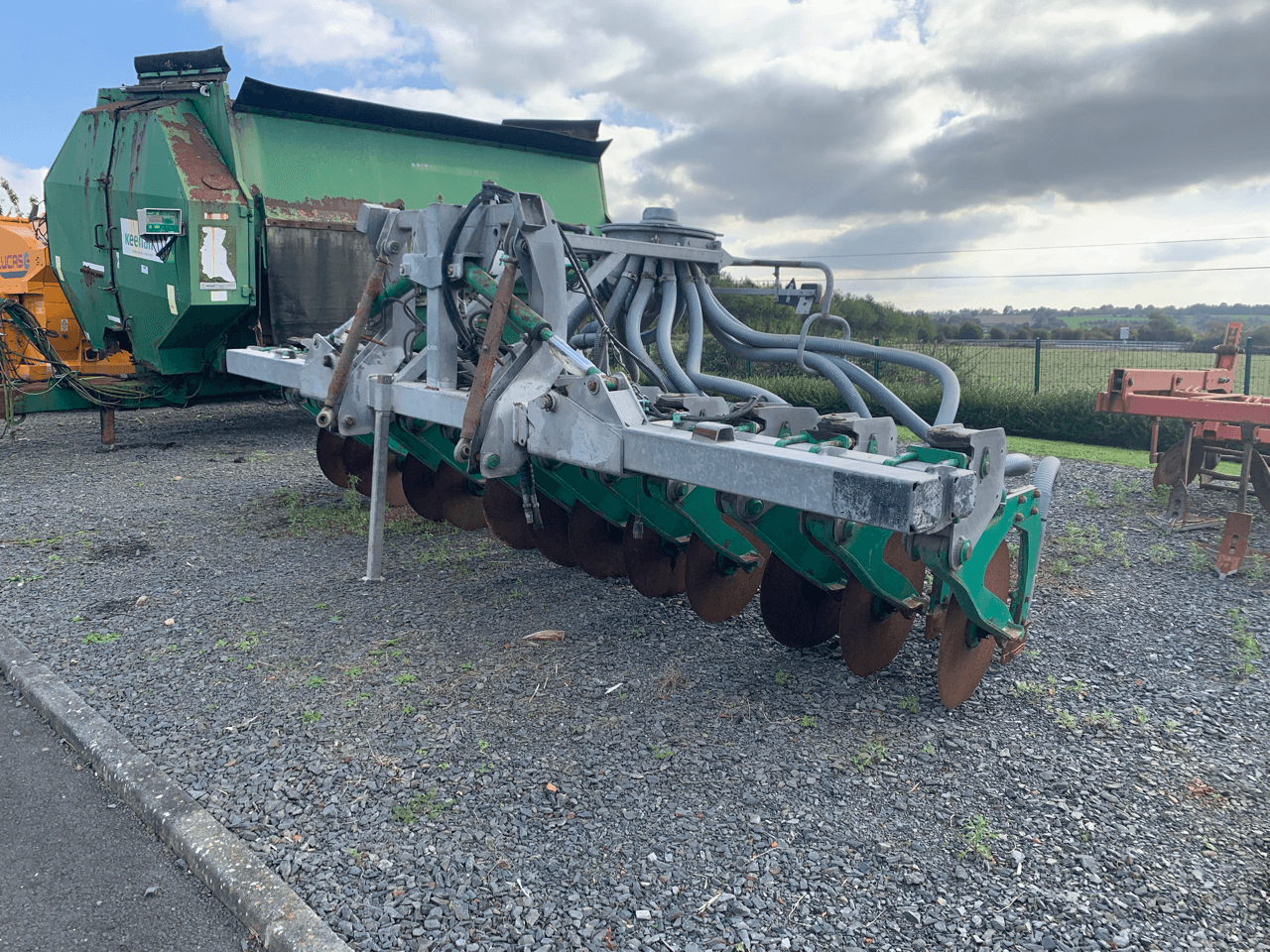 Pumpfass typu Sonstige ENFOUISSEUR, Gebrauchtmaschine v CONDE SUR VIRE (Obrázek 8)