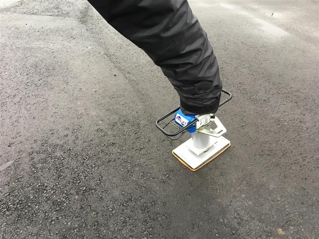 Pumpfass del tipo Sonstige Vaculyft PM 140 Selvkørende Vacumløfter til alle slags fliser og kansten, Gebrauchtmaschine In Roslev (Immagine 5)