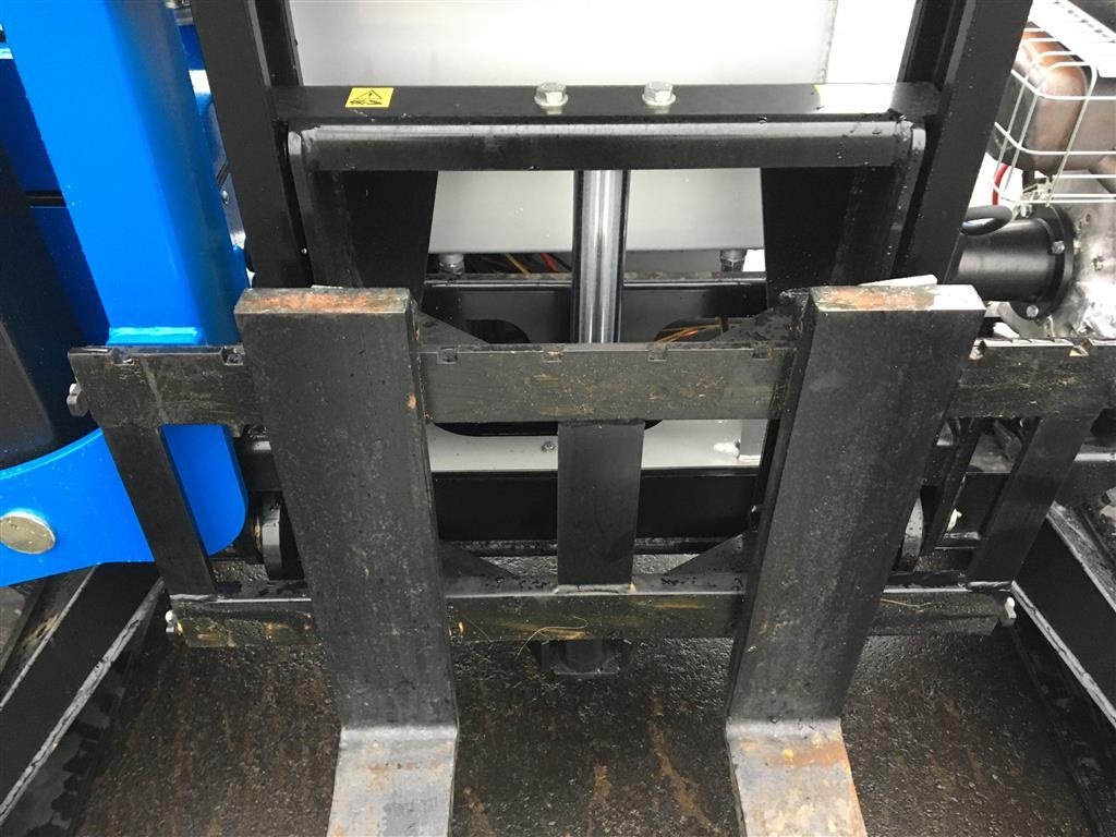 Pumpfass del tipo Sonstige Vaculyft PM 140 Selvkørende Vacumløfter til alle slags fliser og kansten, Gebrauchtmaschine In Roslev (Immagine 8)