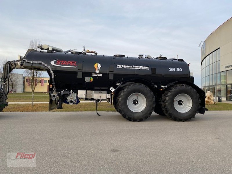 Pumpfass des Typs Stapel Schwanenhalsfass Xerion 30000l, Neumaschine in Mühldorf (Bild 2)