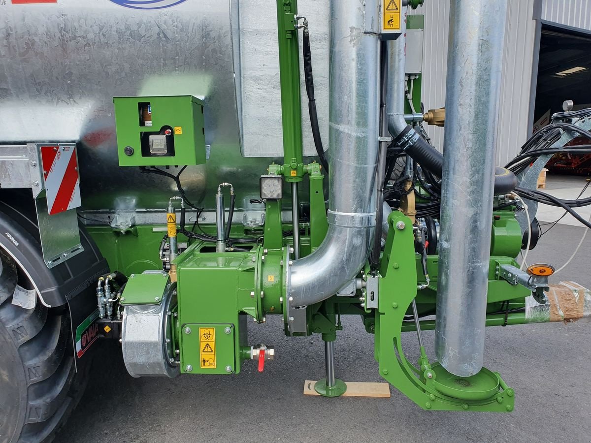 Pumpfass des Typs VAIA MB180 18000l Vakuumfass, Neumaschine in Rovisce (Bild 12)