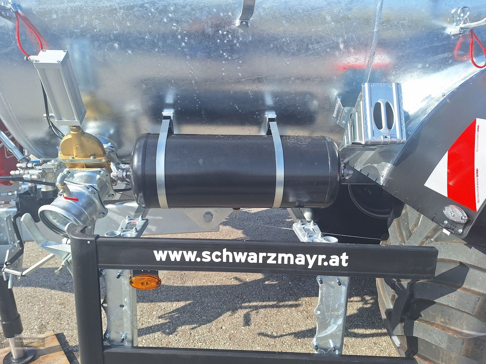 Pumpfass des Typs Vakutec VA 12500 PT+Schleppschuh, Neumaschine in Gampern (Bild 19)