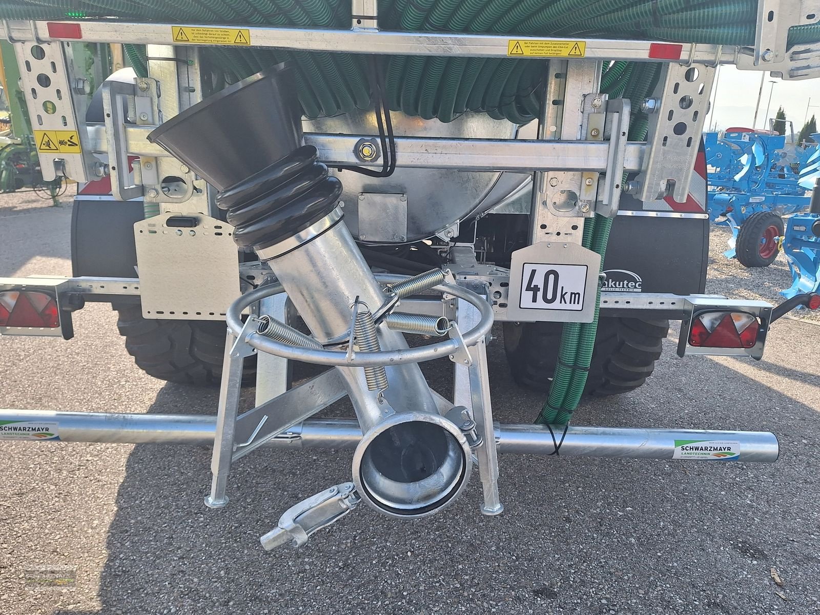 Pumpfass des Typs Vakutec VA 12500 PT+Schleppschuh, Neumaschine in Gampern (Bild 8)