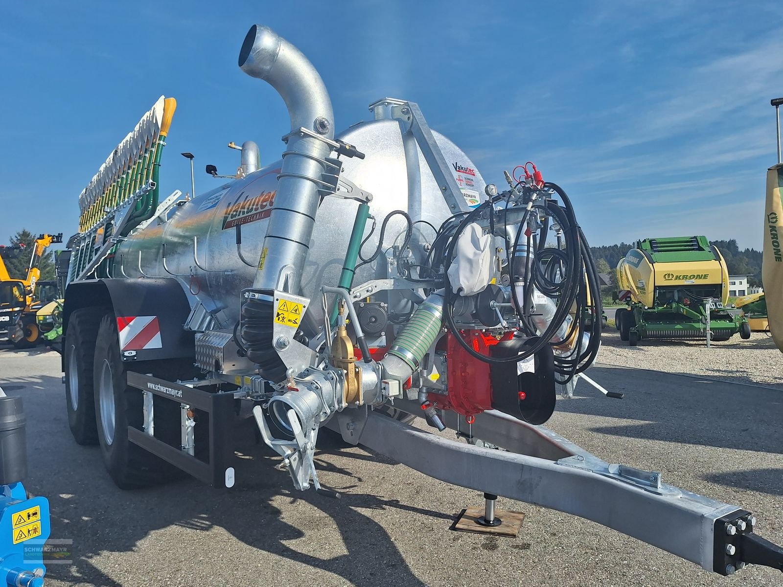 Pumpfass des Typs Vakutec VA 12500 PT+Schleppschuh, Neumaschine in Gampern (Bild 2)