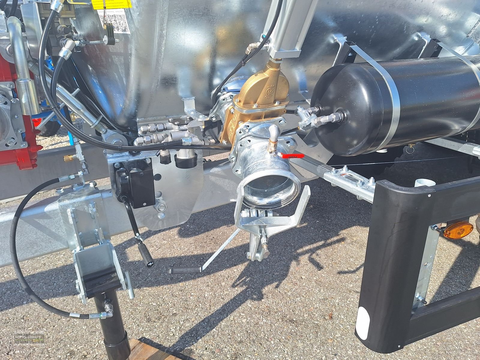 Pumpfass des Typs Vakutec VA 12500 PT+Schleppschuh, Neumaschine in Gampern (Bild 20)