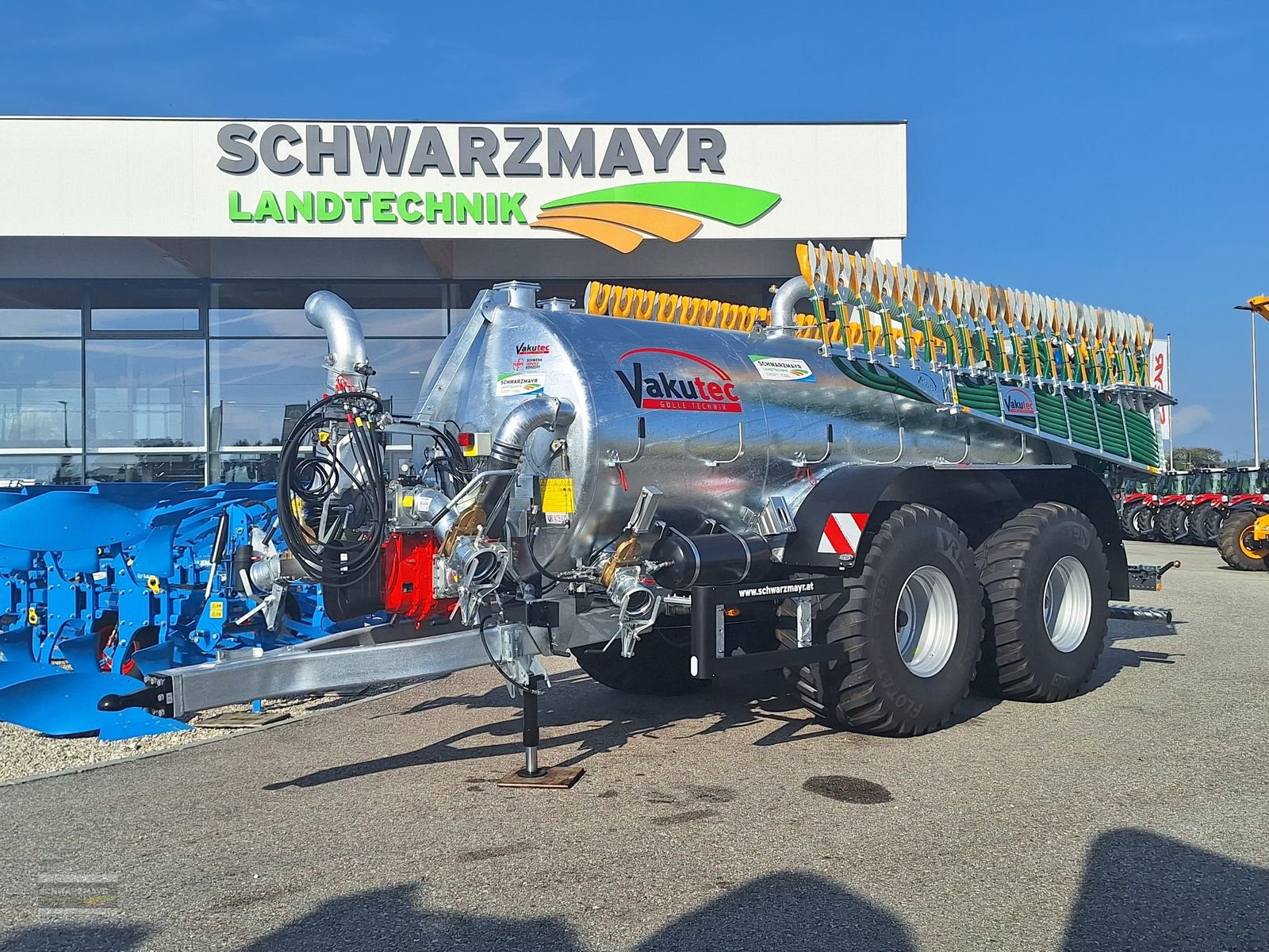 Pumpfass des Typs Vakutec VA 12500 PT+Schleppschuh, Neumaschine in Gampern (Bild 1)