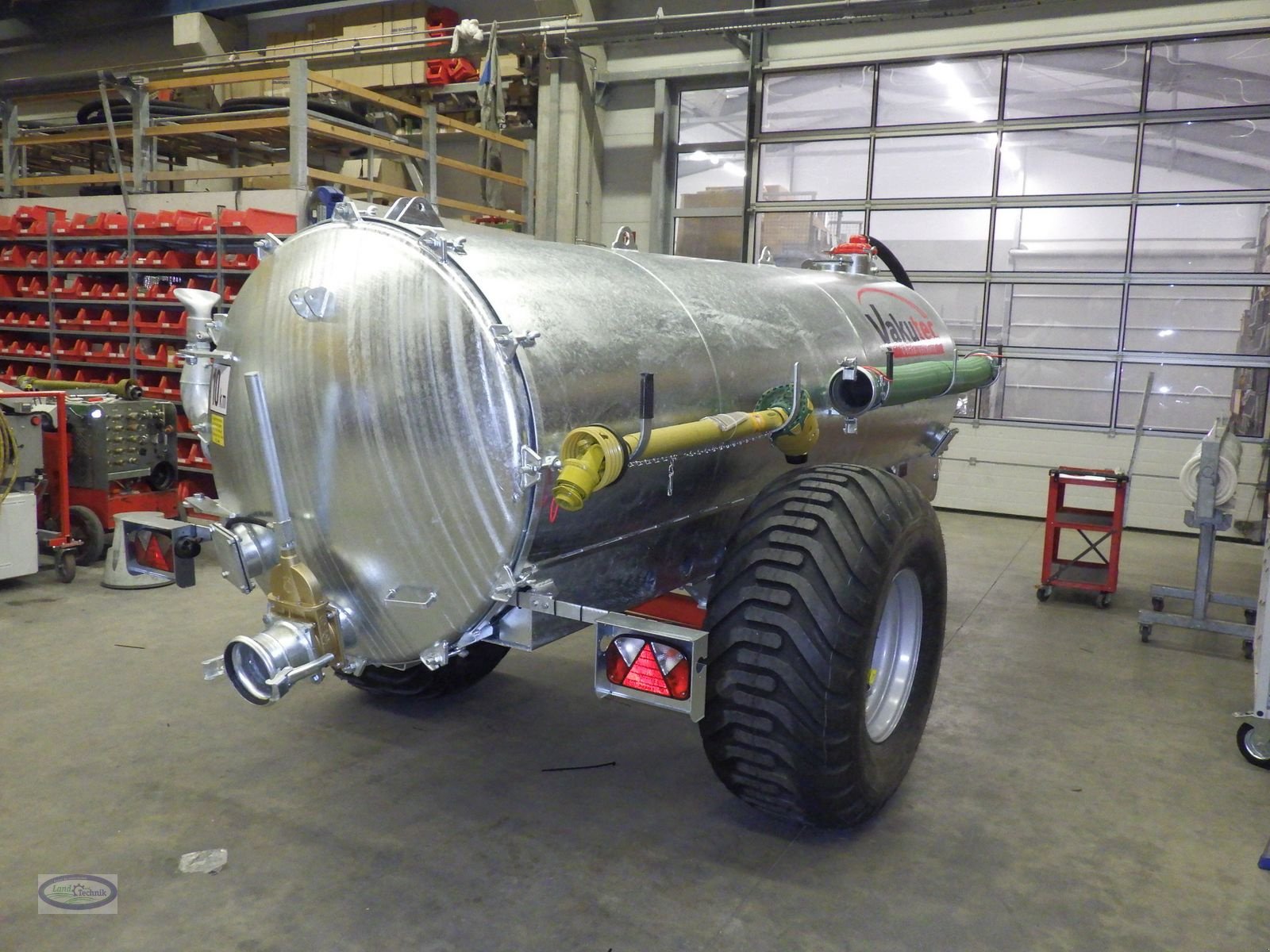 Pumpfass des Typs Vakutec VA 5200, Neumaschine in Münzkirchen (Bild 4)