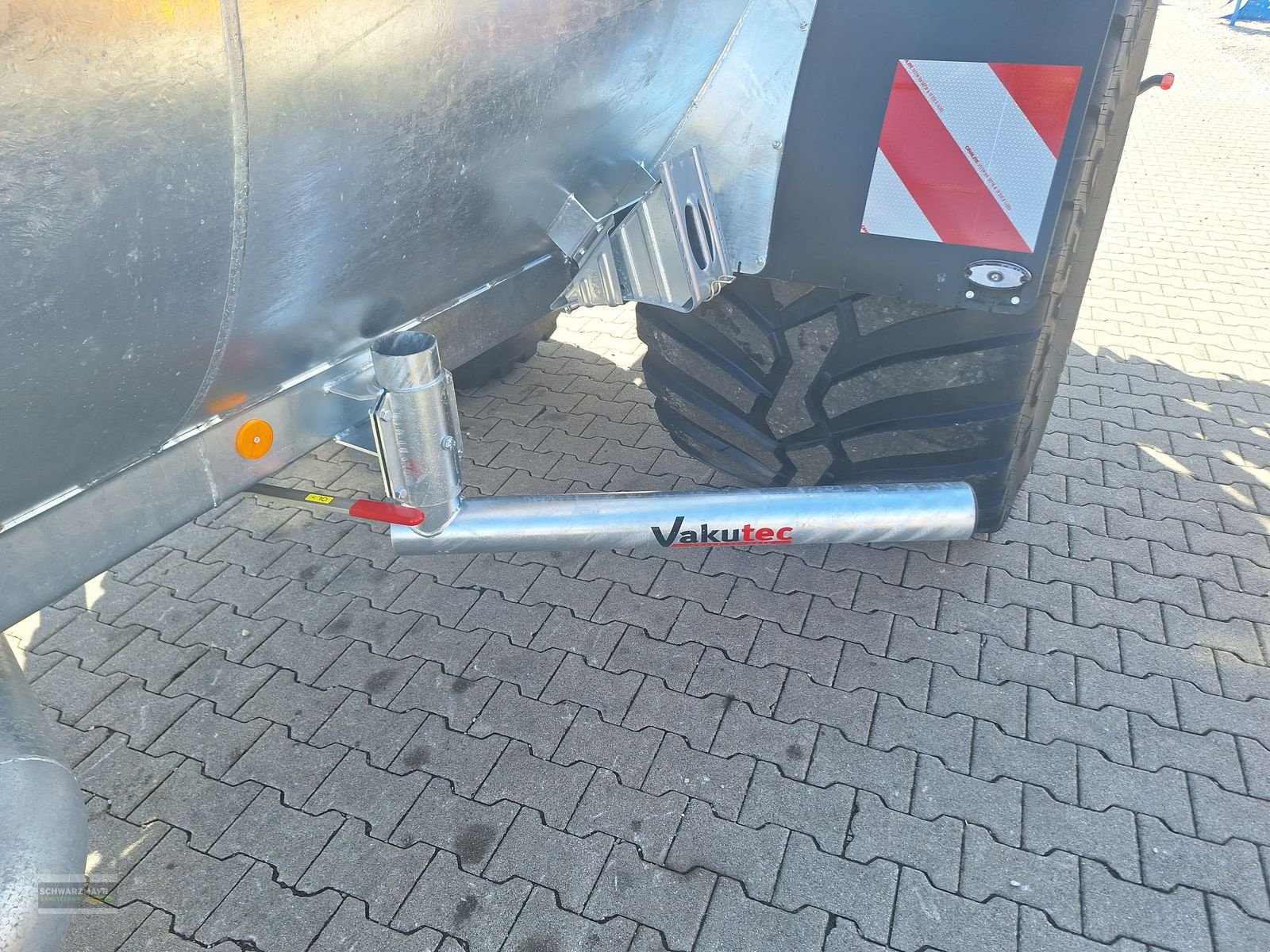 Pumpfass типа Vakutec VA 8600 P+12m Schleppschuh Pumpfass, Mietmaschine в Gampern (Фотография 14)