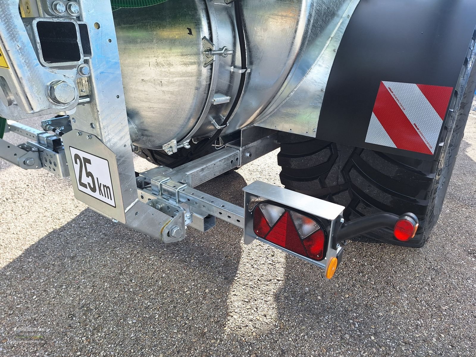 Pumpfass des Typs Vakutec VA 8600 P + Schlepps, Neumaschine in Gampern (Bild 10)