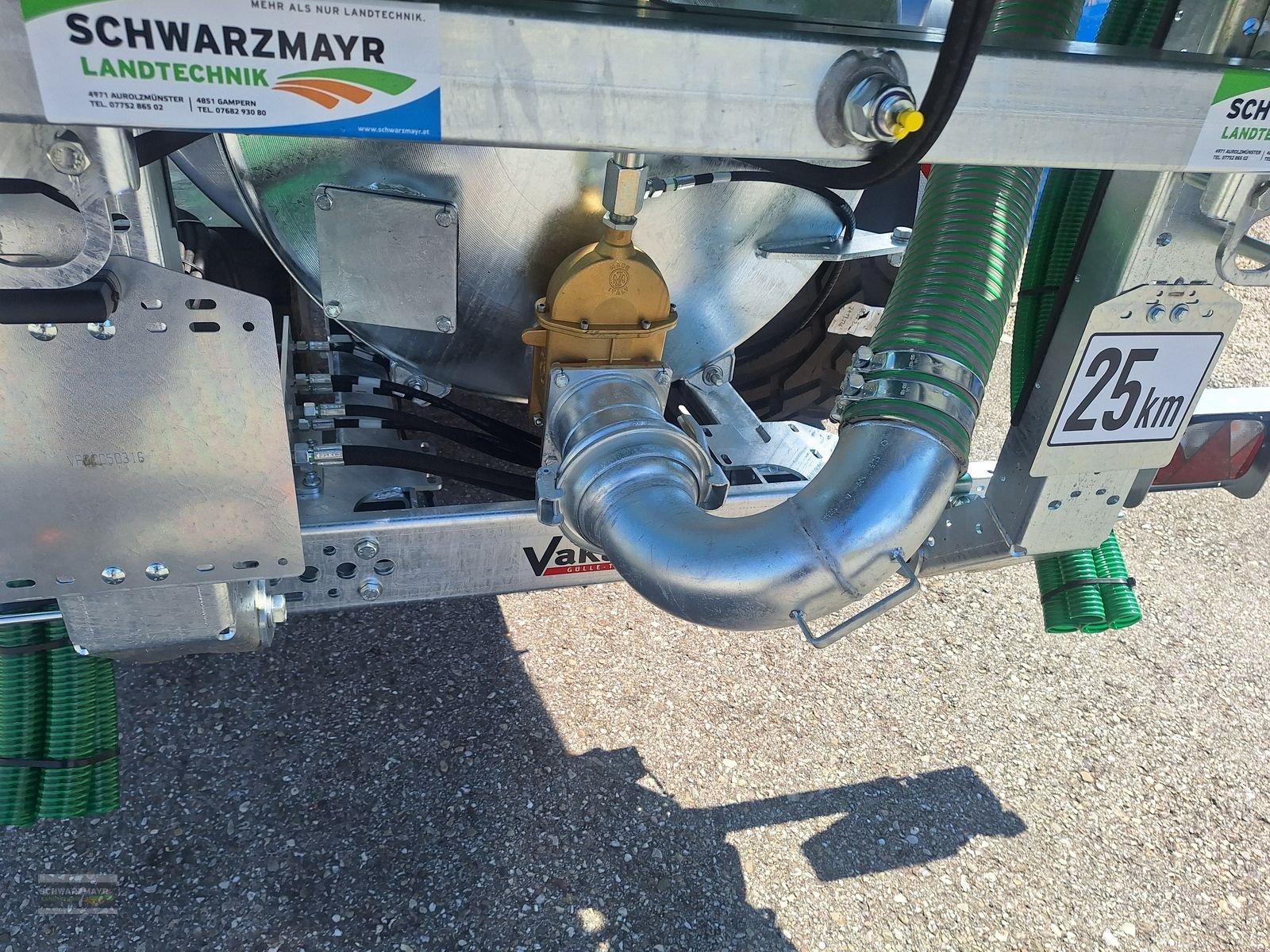 Pumpfass des Typs Vakutec VA 8600 + Schleppschu, Neumaschine in Gampern (Bild 12)
