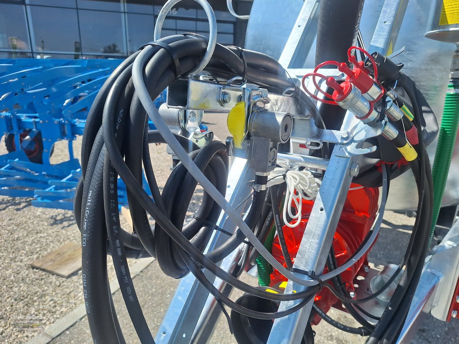 Pumpfass des Typs Vakutec VA 8600 + Schleppschu, Neumaschine in Gampern (Bild 25)