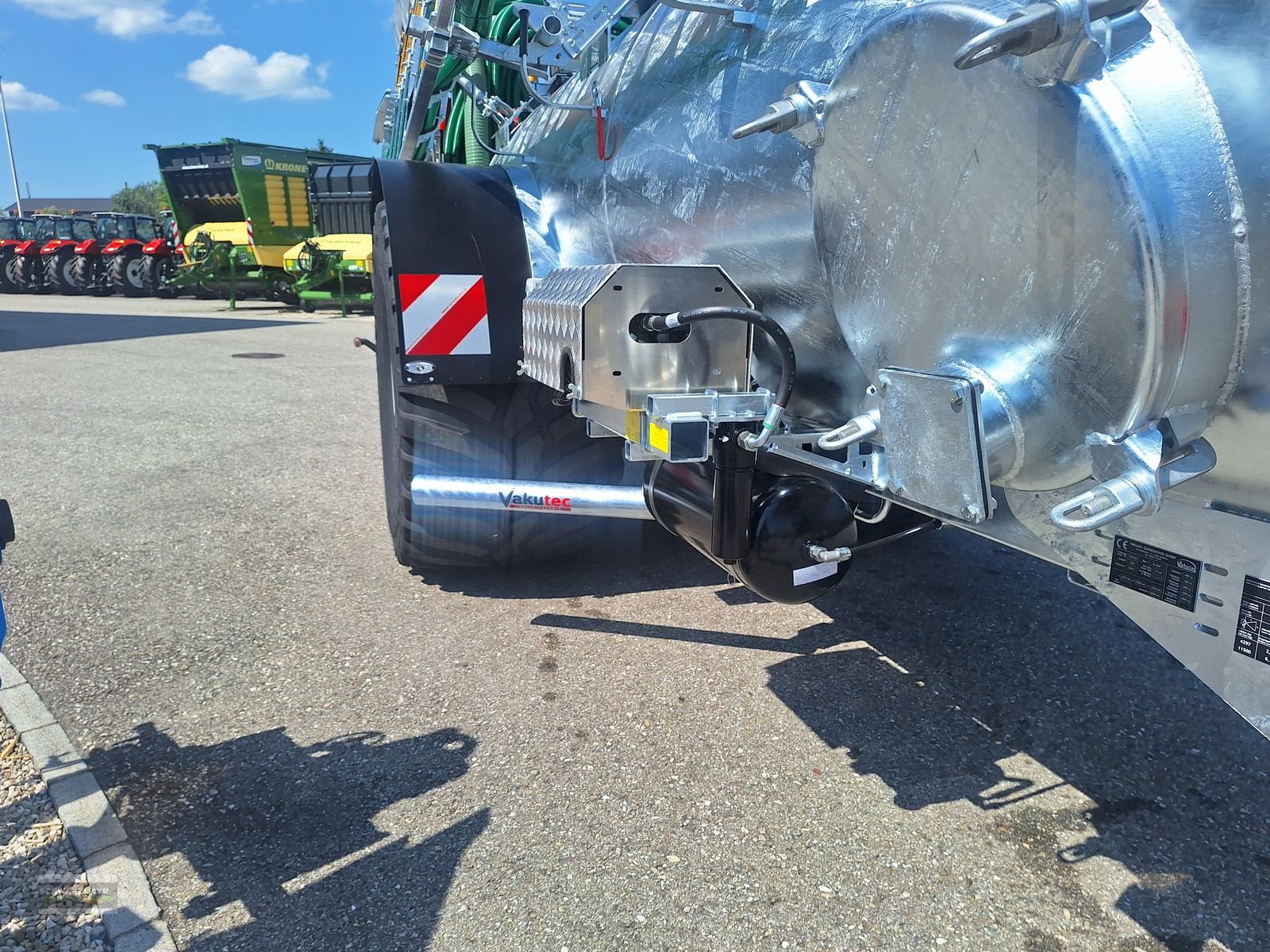 Pumpfass des Typs Vakutec VA 8600 + Schleppschu, Neumaschine in Gampern (Bild 31)