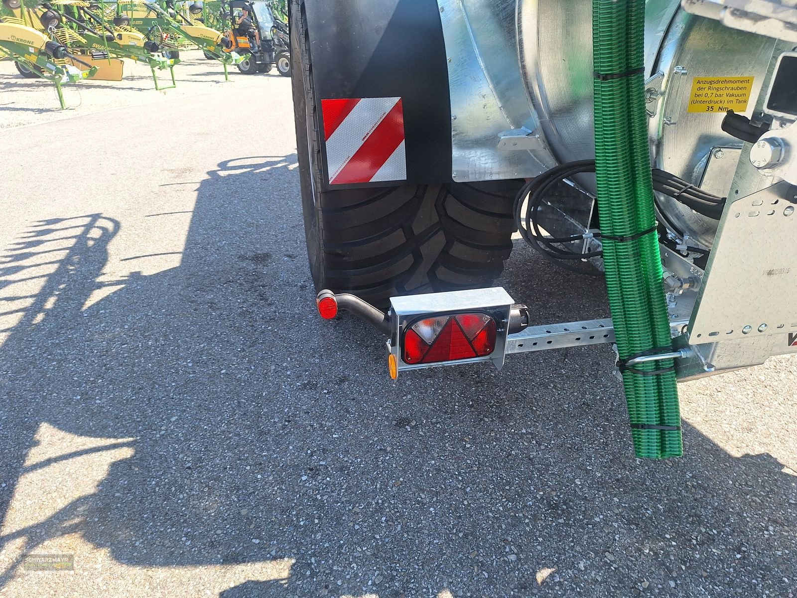 Pumpfass des Typs Vakutec VA 8600 + Schleppschu, Neumaschine in Gampern (Bild 11)