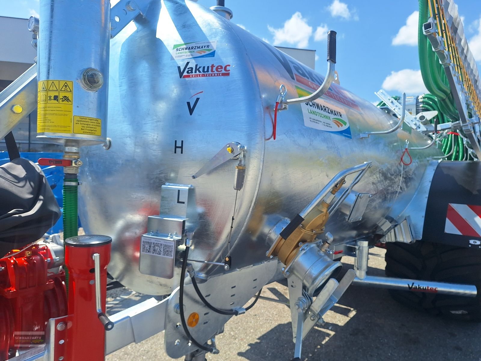 Pumpfass des Typs Vakutec VA 8600 + Schleppschu, Neumaschine in Gampern (Bild 23)