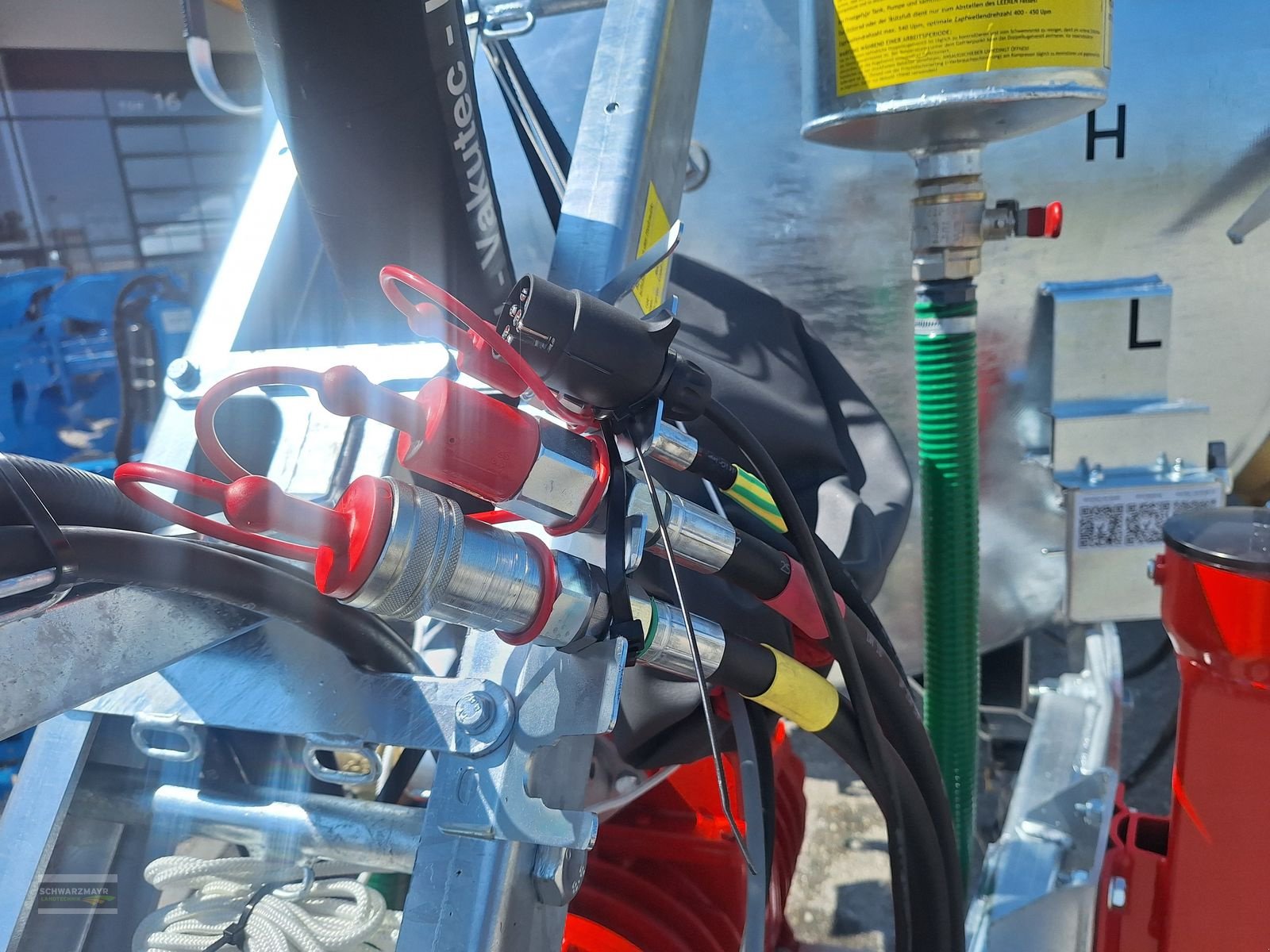 Pumpfass des Typs Vakutec VA 8600 + Schleppschu, Neumaschine in Gampern (Bild 26)